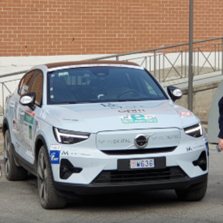 La Principessa Camille Gottlieb con la sua auto a Vernante
