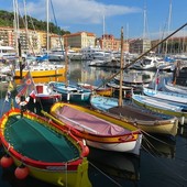Nizza, l’Assunta torna sul mare: processione, pointus e messa al Porto Nizza, l’Assunta torna sul mare: processione, pointus e messa al Porto