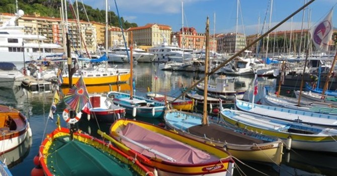 Nizza, l’Assunta torna sul mare: processione, pointus e messa al Porto