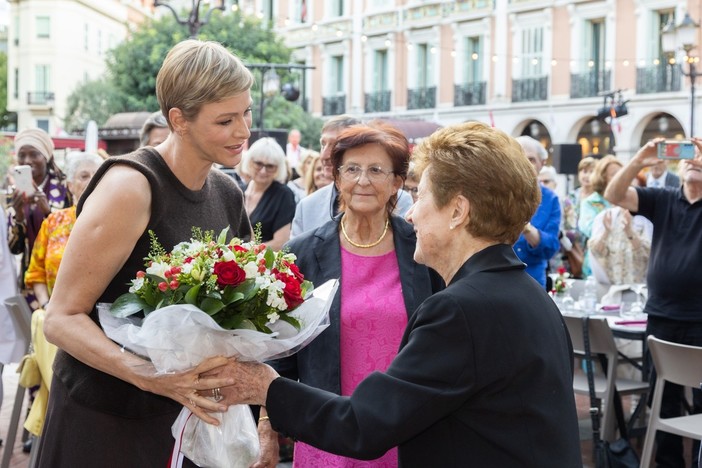 La principessa Cahrlène durante la serata (Crédit Photo : Eric Mathon / Palais princier) La principessa Cahrlène durante la serata (Crédit Photo : Eric Mathon / Palais princier)
