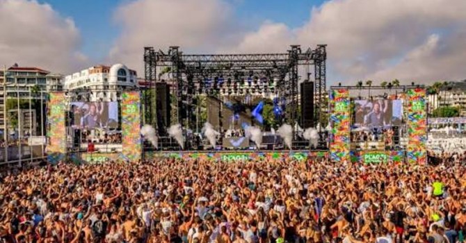Cannes alza il volume: “Les Plages Électroniques” festeggia 20 anni tra superstar e nuove scenografie Cannes alza il volume: “Les Plages Électroniques” festeggia 20 anni tra superstar e nuove scenografie
