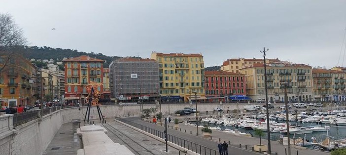 Un uggioso porto di Nizza. Fotografie di Danilo Radaelli