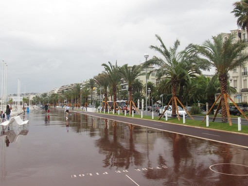 Pioggia sulla Promenade (Foto di archivio) Pioggia sulla Promenade (Foto di archivio)