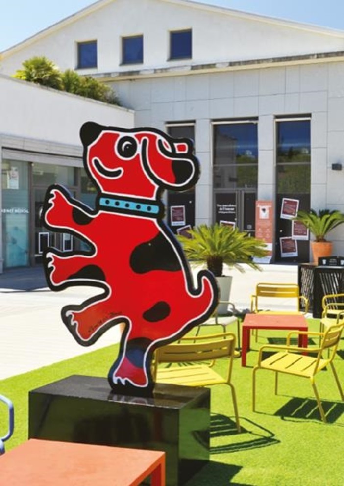 MOUSTACHE BLEUE - Le grand chien rouge