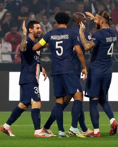 La gioia dei giocatori del Paris Saint Germain (foto tratta dal sito twitter del PSG) La gioia dei giocatori del Paris Saint Germain (foto tratta dal sito twitter del PSG)