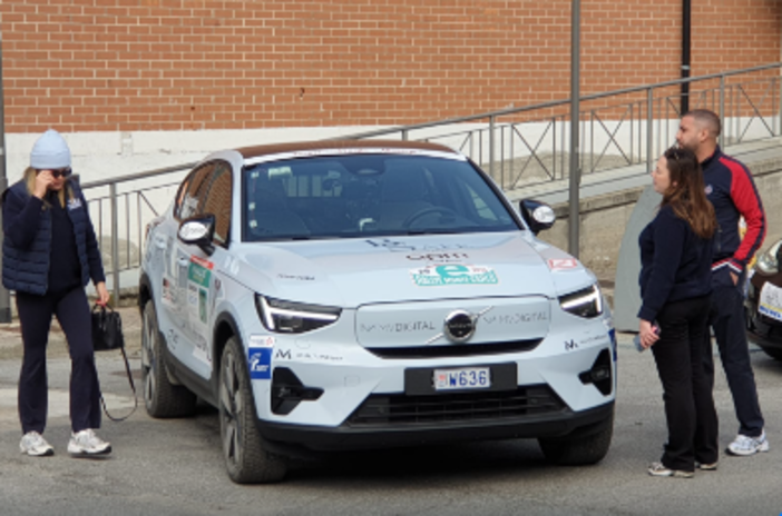La Principessa Camille Gottlieb con la sua auto a Vernante