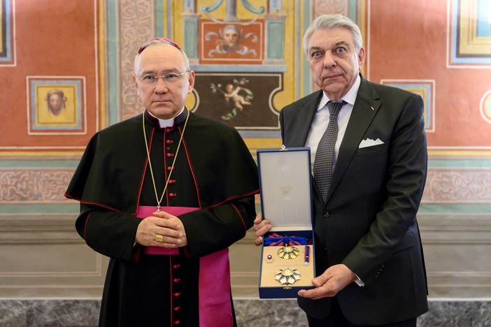 Philippe Orengo riceve l'attestato