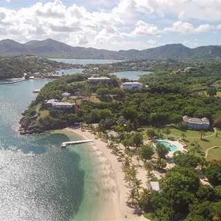 Perché è il momento giusto per investire ad Antigua e Barbuda. Intervista all’Ambasciatore Dario Item