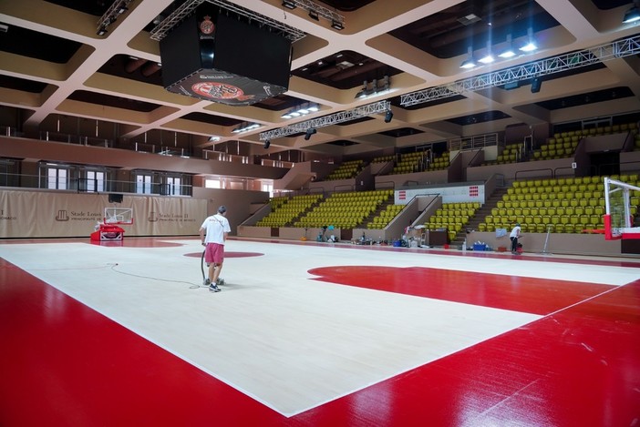 La Salle Omnisports Gaston Médecin si rifà il parquet per la nuova stagione del Monaco Basket