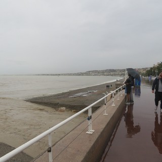 Promenade des Anglais sotto la pioggia