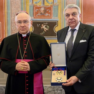 Philippe Orengo riceve l'attestato