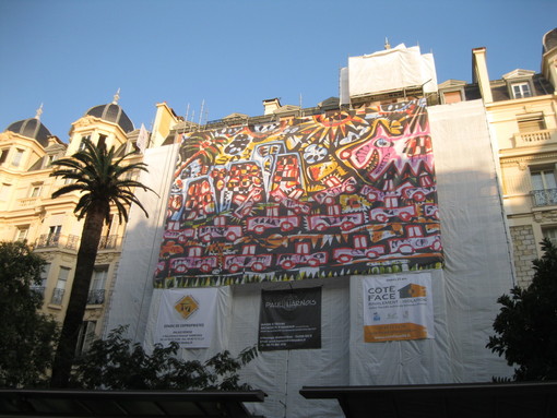 Ristrutturare con classe? Ecco un telo artistico per mascherare i lavori al Palais de Venise Ristrutturare con classe? Ecco un telo artistico per mascherare i lavori al Palais de Venise