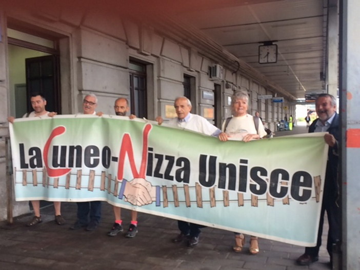 Prima corsa per il Cuneo-Ventimiglia-Nizza: in tanti alla stazione di Cuneo per salutare la ripartenza, arrivo a Ventimiglia alle 10.30 (Foto e Video)