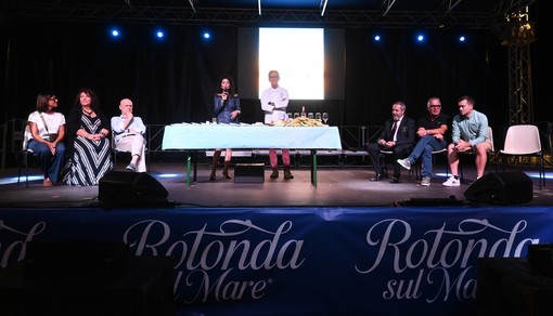 Palco Gourmet: la zucchina trombetta d’Albenga diventa simbolo di unione tra gusto, territorio e solidarietà