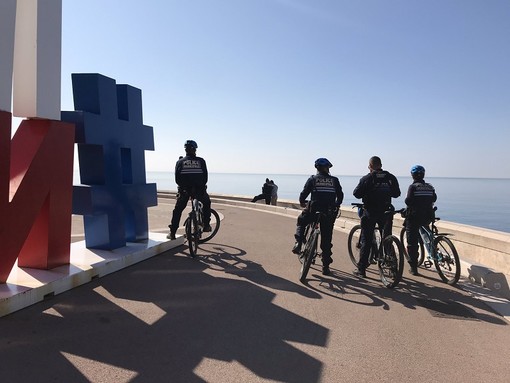 Polizia a Rauba Capeu Polizia a Rauba Capeu