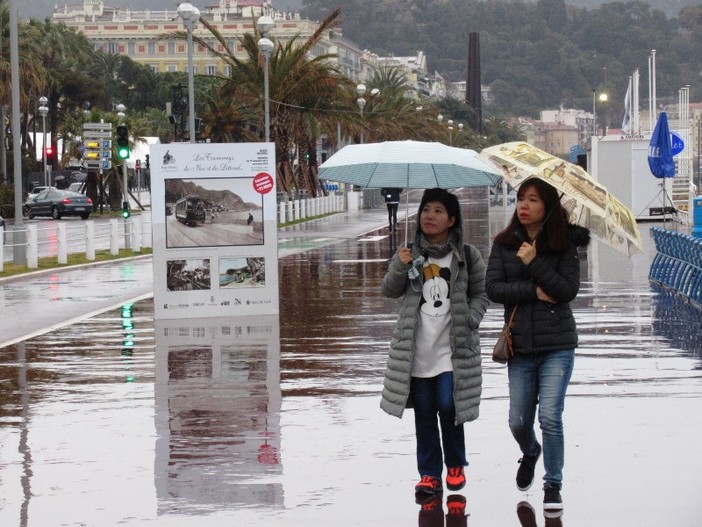 Promenade des Anglais sotto la pioggia