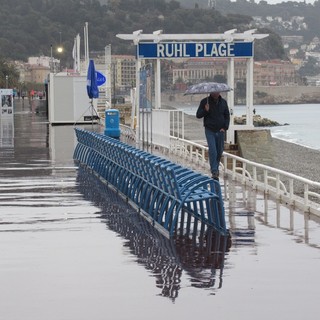 Pioggia sulla Promenade des Anglais, foto di archivio