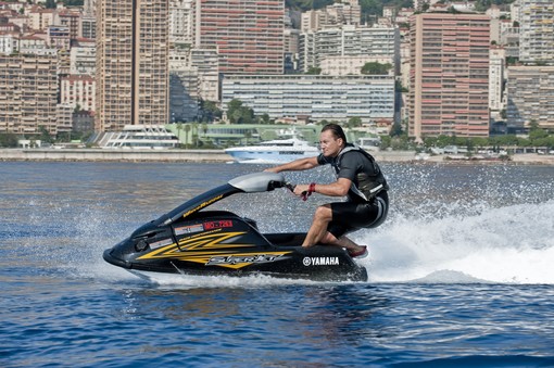 Ludovic Mure mentre si allena nella baia di Monaco
