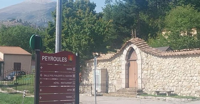 Peyroules (1 - 8) e Andon (9 - 13). Le fotografie sono di Danilo Radaelli Peyroules (1 - 8) e Andon (9 - 13). Le fotografie sono di Danilo Radaelli