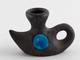 Bougeoir à motif géométrique, faïence, émail noir granité, émail bleu brillant, h. 9 x l. 13,5 x prof. 5,5 cm, Les Archanges, années 1955-1960, collection privée. ©Emmanuel Valentin, archives Valentin Bougeoir à motif géométrique, faïence, émail noir granité, émail bleu brillant, h. 9 x l. 13,5 x prof. 5,5 cm, Les Archanges, années 1955-1960, collection privée. ©Emmanuel Valentin, archives Valentin