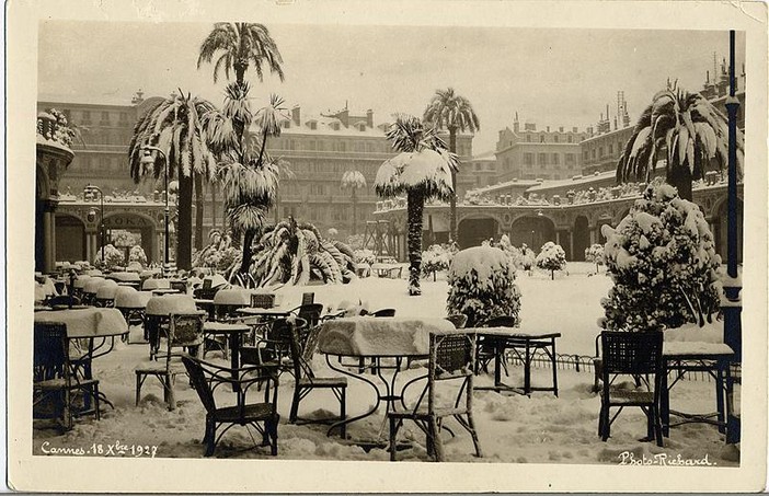 Les Galeries fleuries sous la neige, le 18 décembre 1927 Photographie Richard.