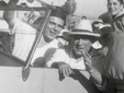 Erik Betting, Gilbert Valentin et Pablo Picasso dans la voiture à cornes, années 1955-1960. ©Erik Betting, archives Valentin Erik Betting, Gilbert Valentin et Pablo Picasso dans la voiture à cornes, années 1955-1960. ©Erik Betting, archives Valentin