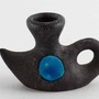 Bougeoir à motif géométrique, faïence, émail noir granité, émail bleu brillant, h. 9 x l. 13,5 x prof. 5,5 cm, Les Archanges, années 1955-1960, collection privée. ©Emmanuel Valentin, archives Valentin