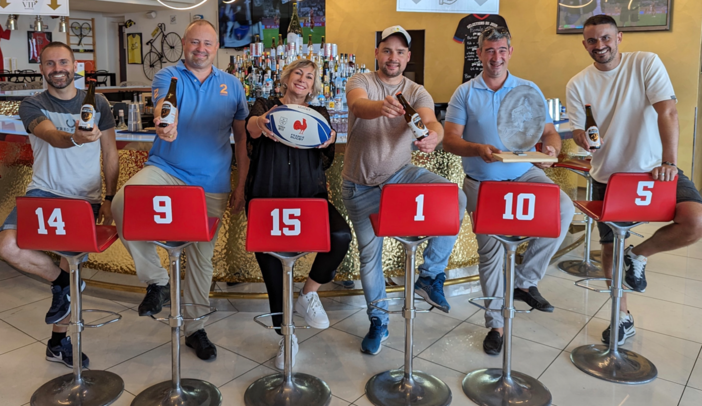 Da sinistra a destra: Alexis Gouttenoire (Co-dirigeant La Mentounasc), Jean-Baptiste Martini  (Président administratif du Rugby Club Menton Webb Ellis), Laurence Botcazou (Directrice Marketing du Casino Barrière Menton), Rémi Guignot (Co-dirigeant La Mentounasc), Julien Repiquet (Président sportif du Rugby Club Menton Webb Ellis), Anthony Lari (Co-dirigeant La Mentounasc)