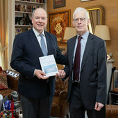 La Commissione Superiore dei Conti consegna il Rapporto Pubblico Annuale 2025 al Principe Alberto II di Monaco © Palazzo del Principe La Commissione Superiore dei Conti consegna il Rapporto Pubblico Annuale 2025 al Principe Alberto II di Monaco © Palazzo del Principe