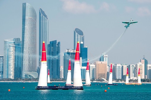 Red Bull Air Race nel week end a Cannes promette spettacolo ed emozioni