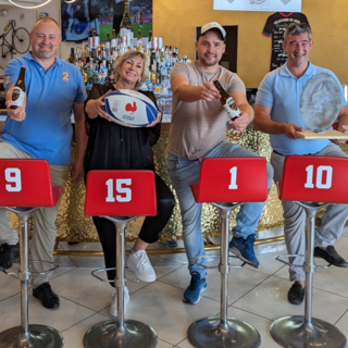 Da sinistra a destra: Alexis Gouttenoire (Co-dirigeant La Mentounasc), Jean-Baptiste Martini  (Président administratif du Rugby Club Menton Webb Ellis), Laurence Botcazou (Directrice Marketing du Casino Barrière Menton), Rémi Guignot (Co-dirigeant La Mentounasc), Julien Repiquet (Président sportif du Rugby Club Menton Webb Ellis), Anthony Lari (Co-dirigeant La Mentounasc)