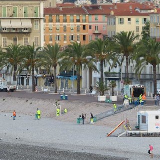 Raccolta dei rifiuti il mattino a Nizza