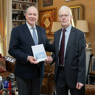 La Commissione Superiore dei Conti consegna il Rapporto Pubblico Annuale 2025 al Principe Alberto II di Monaco © Palazzo del Principe
