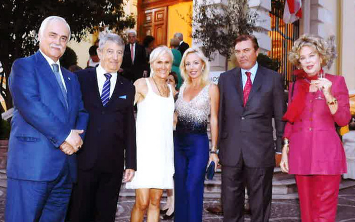 L'Ambasciatore Giuseppe Balboni Acqua, l'Ambasciatore Philippe Blanchi, Annie Blanchi, LL.AA.RR. il Duca e la Duchessa di Castro, Donna Edoarda Crociani L'Ambasciatore Giuseppe Balboni Acqua, l'Ambasciatore Philippe Blanchi, Annie Blanchi, LL.AA.RR. il Duca e la Duchessa di Castro, Donna Edoarda Crociani