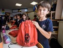 Zaini pronti per tutti: a Nizza il corredo scolastico è gratuito