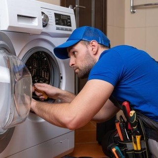 Riparare invece di buttare: in Francia cambiano le regole per smartphone, frigoriferi ed elettrodomestici