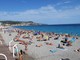 Docce su una spiaggia di Nizza Docce su una spiaggia di Nizza