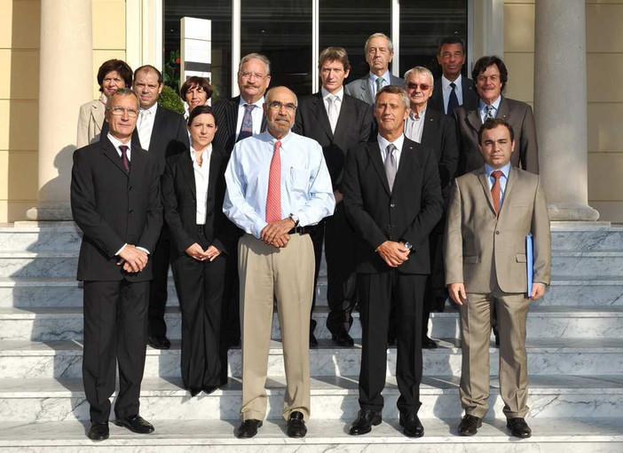 Il dott Pape al centro, circondato da Philippe Narmino, segretario generale Croix-Rouge monégasque e Jérôme Froissart direttore Coopération Internationale e rappresentanti delle ONG di Monaco Collectif Haïti - Copyright Photo : © Charly Gallo, Centre de Presse Il dott Pape al centro, circondato da Philippe Narmino, segretario generale Croix-Rouge monégasque e Jérôme Froissart direttore Coopération Internationale e rappresentanti delle ONG di Monaco Collectif Haïti - Copyright Photo : © Charly Gallo, Centre de Presse