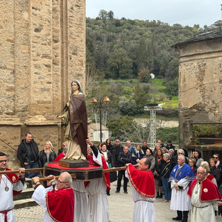 La statua di Santa Devota portata in processione a Lucciana