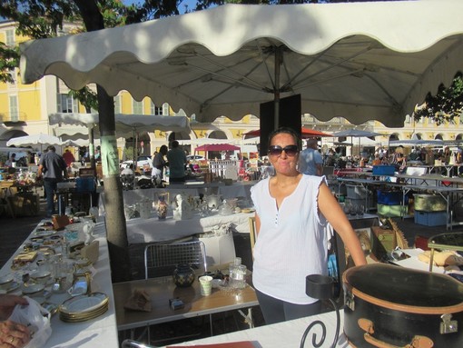 Saadia Sayah al marché à la brocante di Place Garibaldi