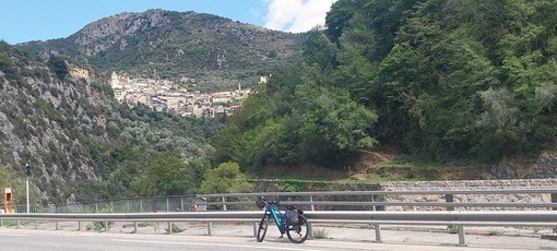 Saorge (Foto 1 - 3), Col de Braus (4 - 5), Valle Roya (6 - 11),il contachilometri (12 - 14). Le fotografie sono di Danilo Radaelli