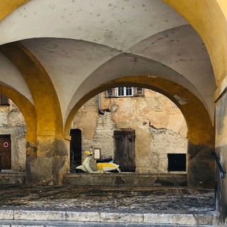 "Tonalità di giallo" di Silvana Scolari