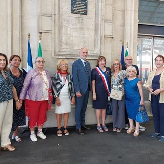 Scoprimento della targa alla stazione di Nizza