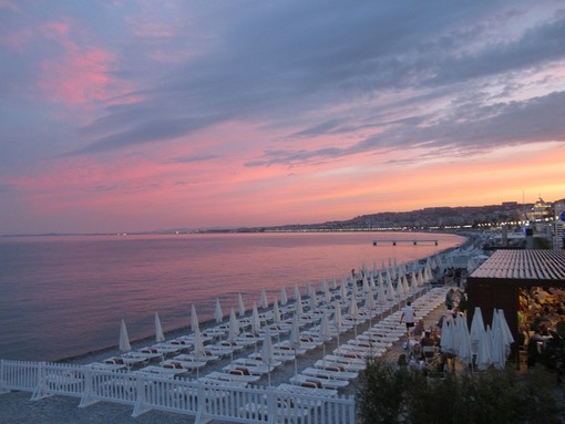Tramonto sulle spiagge di Nizza