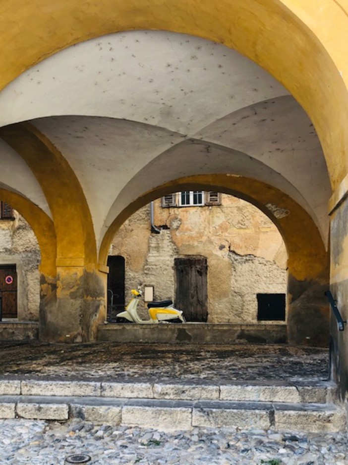 "Tonalità di giallo" di Silvana Scolari