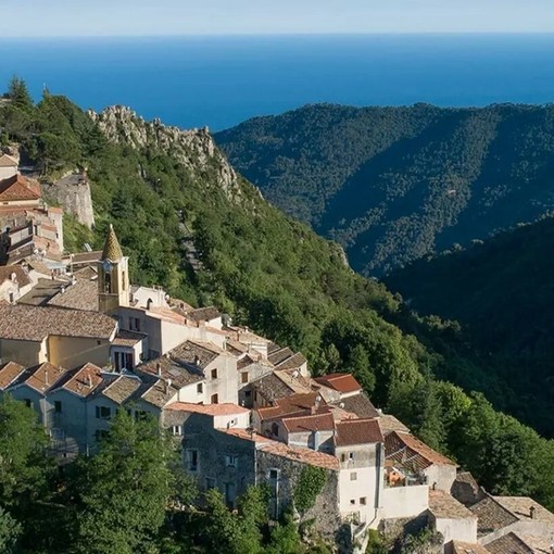 Vista panoramica sul borgo di Sainte-Agnès Vista panoramica sul borgo di Sainte-Agnès