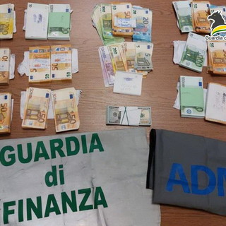12.000 euro al Casinò di Montecarlo non dichiarati: britannico fermato all'aeroporto di Villanova Albenga