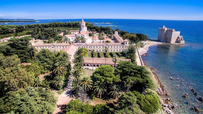 Cannes, l'isola di Saint Honorat Cannes, l'isola di Saint Honorat