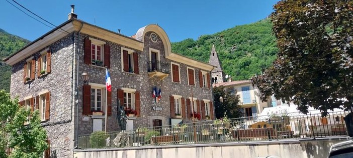 Saint Sauveur sur Tinée (1 - 12), Isola (13 - 21), sintesi del tour (22 e 23). Fotografie di Danilo Radaelli Saint Sauveur sur Tinée (1 - 12), Isola (13 - 21), sintesi del tour (22 e 23). Fotografie di Danilo Radaelli