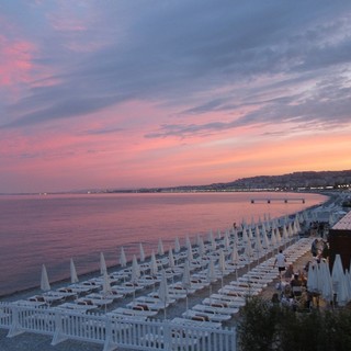 Tramonto sulle spiagge di Nizza